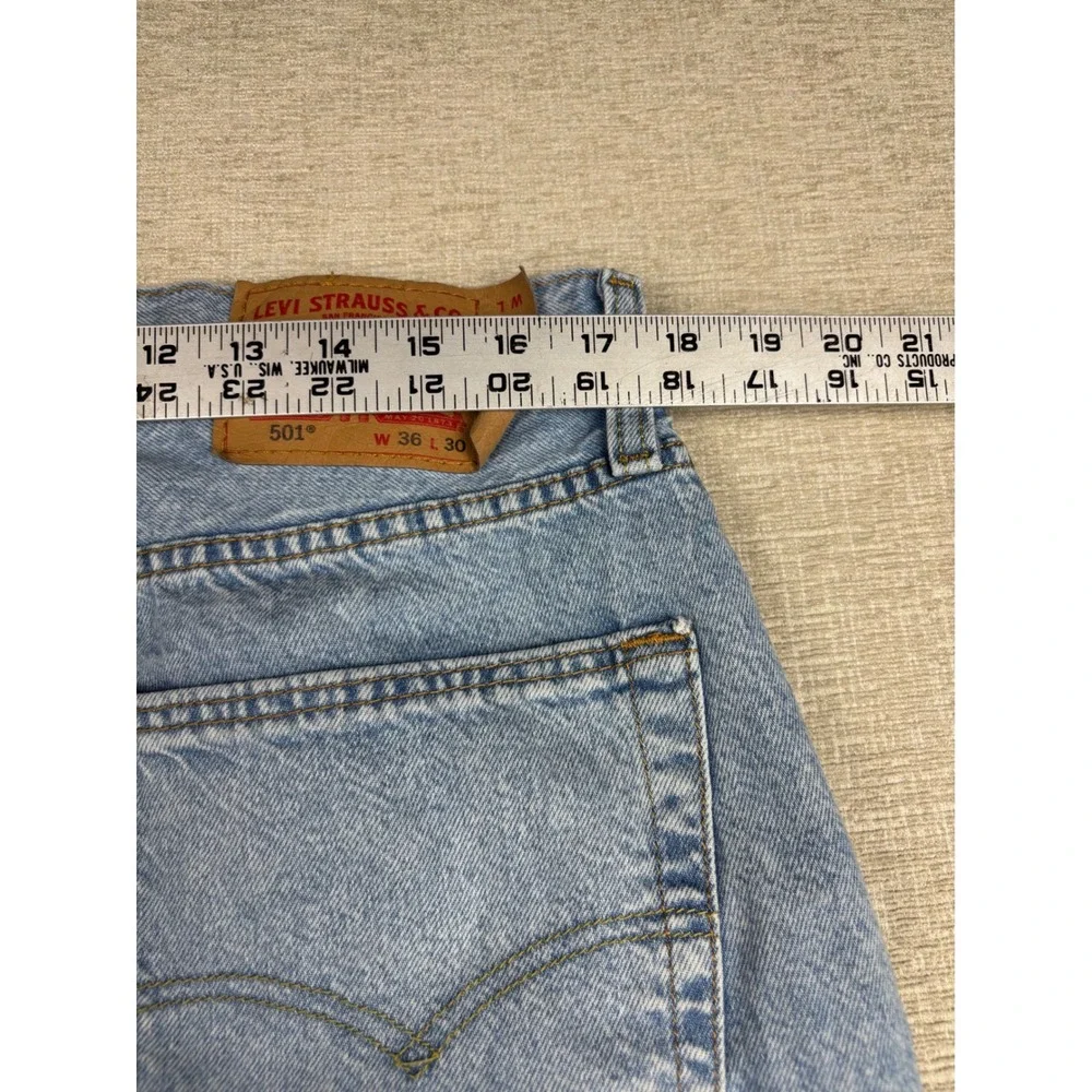 Levis 501 Mens 36x30 Original Fit Light Wash Blue Denim Straight Legs Jeans